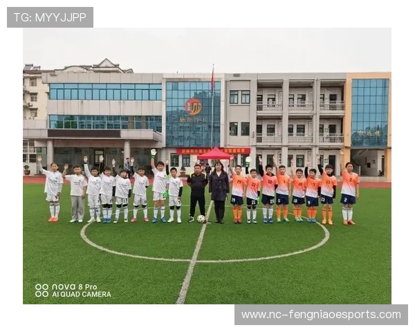 花海足球球星闪耀绿茵赛场展现非凡技艺与团队精神